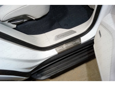 Накладки на пороги шлифованный лист надпись Porsche 4 штуки ТСС для Porsche Cayenne Turbo 2018-2021